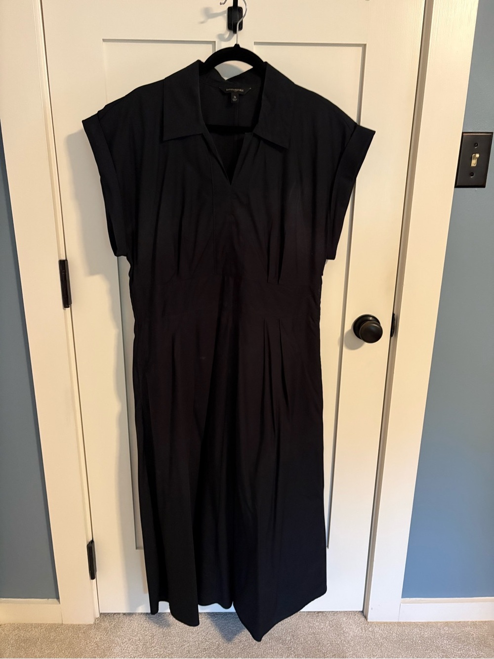 Banana Republic Factory Black Collared Cap-Sleeve Midi Dress